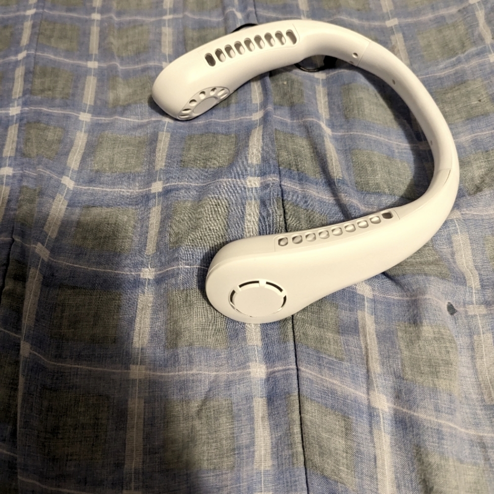 Mini portable air conditioner